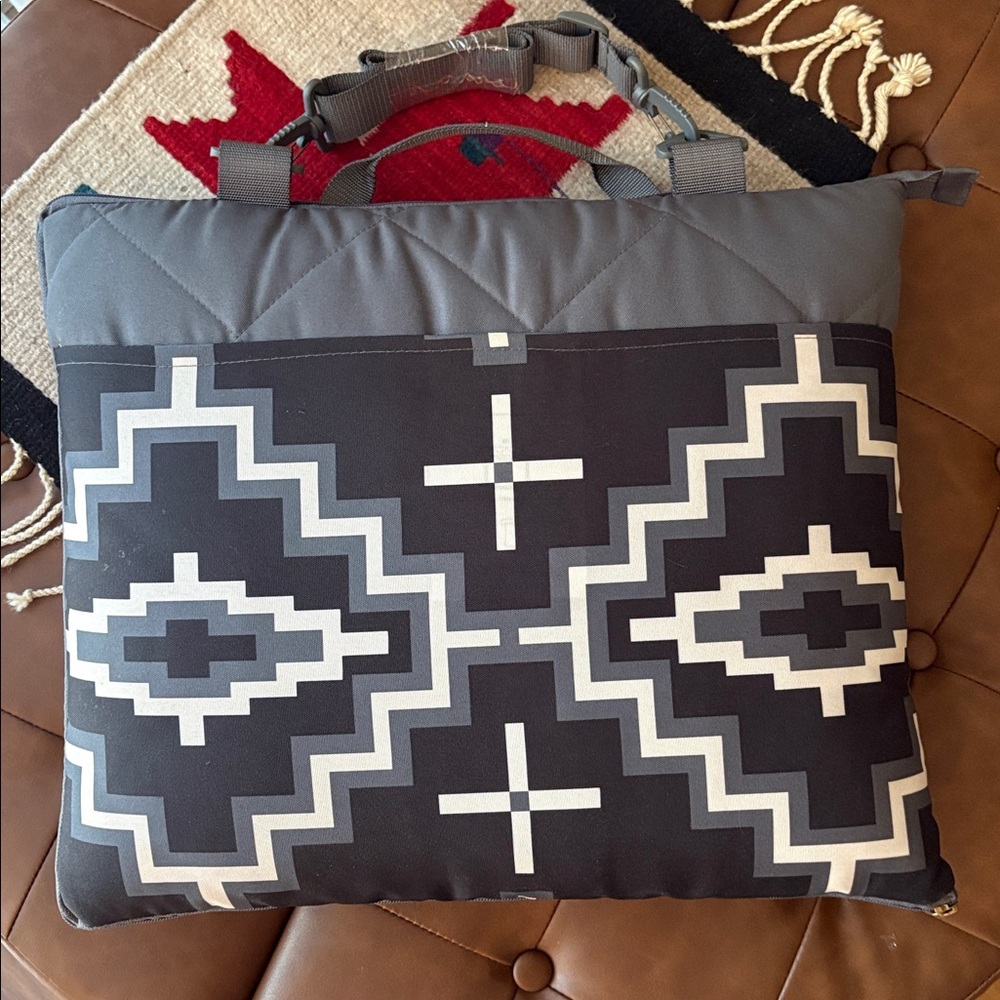 Pendleton Otero Pattern Stadium Travel Portable Blanket - Picture 3 of 6